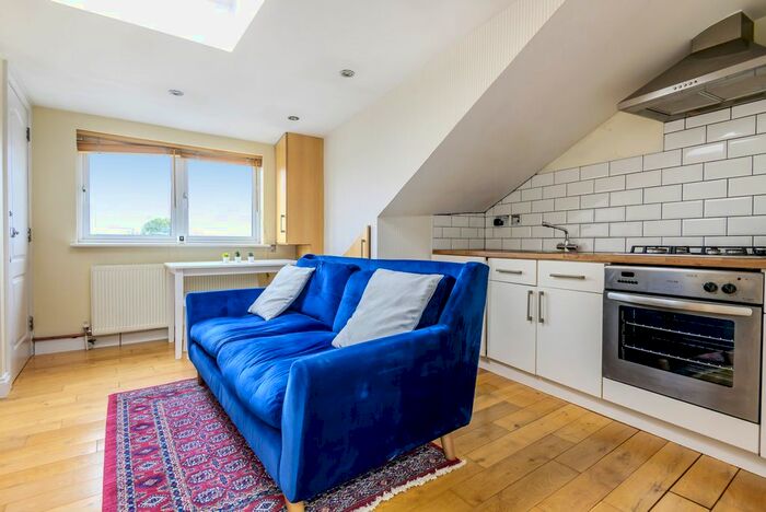 1 Bedroom Flat To Rent In Stanley Road, Teddington, TW11