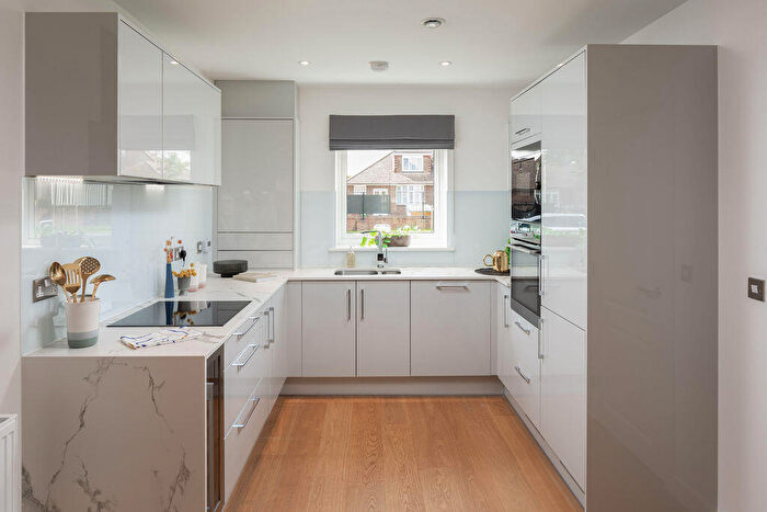 4 Bedroom Detached House For Sale In Suttons Lane, Havering, Hornchurch, RM12