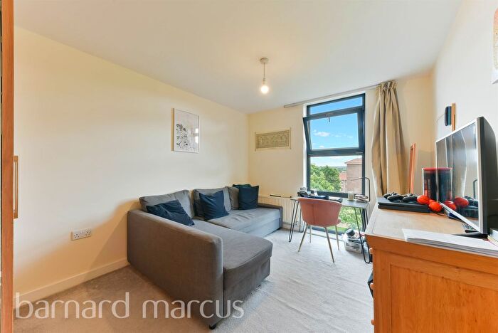 2 Bedroom Flat For Sale In Scott Avenue, London, SW15