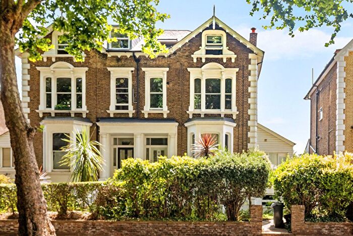 2 Bedroom Flat For Sale In Chiswick High Road, Gunnersbury, Chiswick, W4