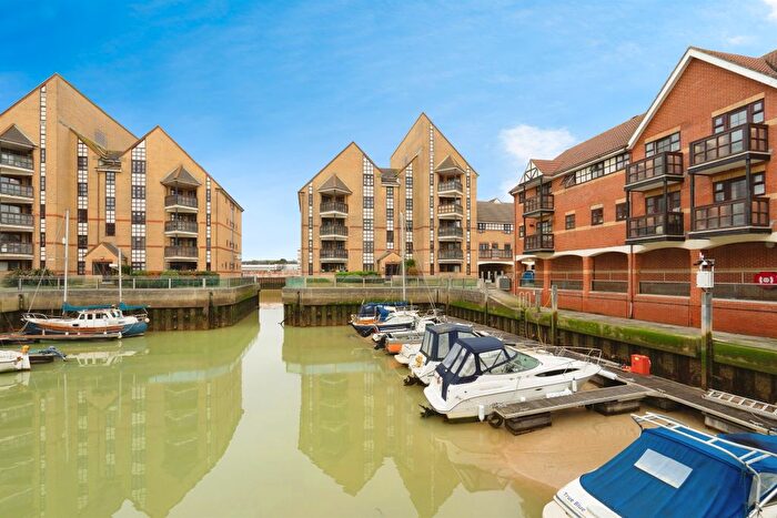 2 Bedroom Flat For Sale In Emerald Quay, Shoreham-By-Sea, BN43