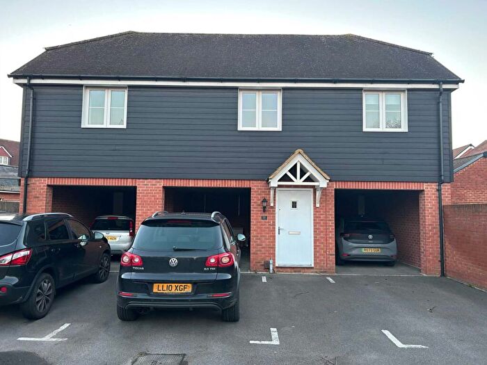 2 Bedroom Coach House To Rent In Redstart Croft, Bracknell, RG12