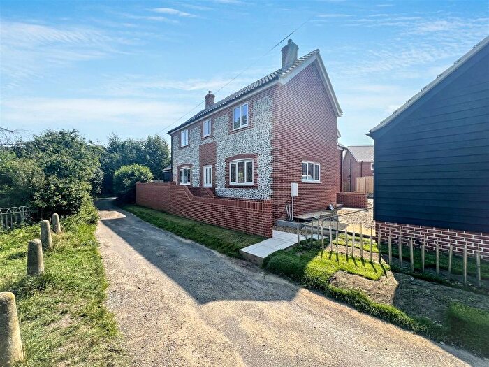 4 Bedroom Detached House For Sale In West Road, Ormesby, Great Yarmouth, NR29