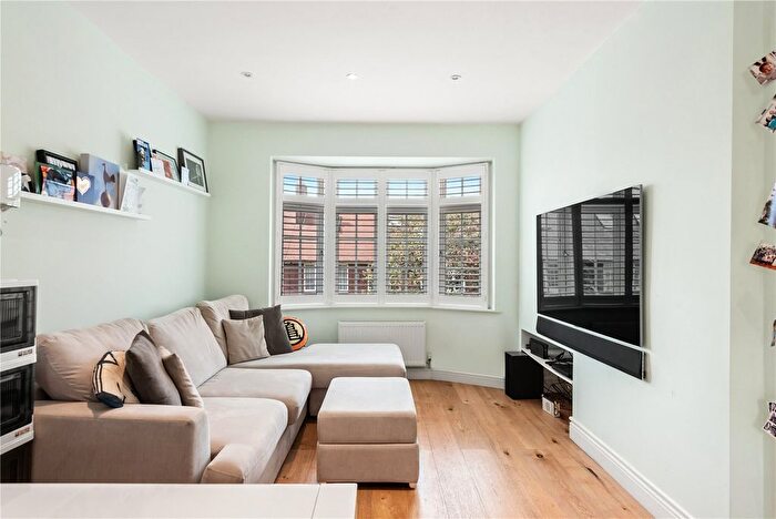 2 Bedroom Flat For Sale In Godley Road, SW18