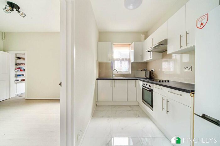 2 Bedroom Maisonette To Rent In Long Lane, Finchley, N3