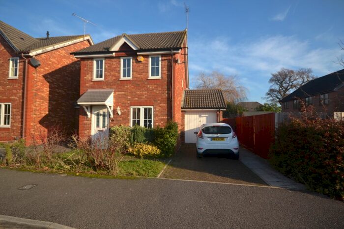 3 Bedroom Semi-Detached House To Rent In Privet Close, Reading, Berkshire RG6