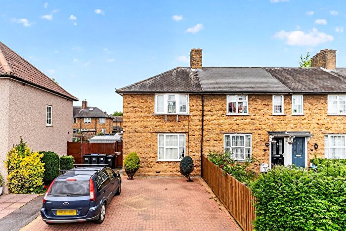 3 Bedroom Semi Detached House For Sale In Abbotsbury Road, Morden, SM4