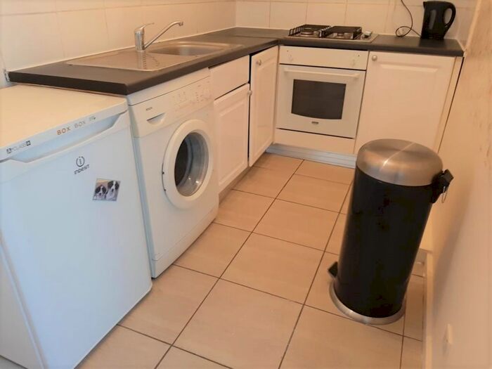 1 Bedroom Flat To Rent In Mayfair Avenue, Cranbrook, Ilford, IG1