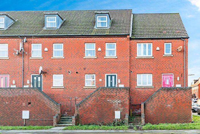 3 Bedroom Terraced House For Sale In The Embankment, Wellingborough, NN8