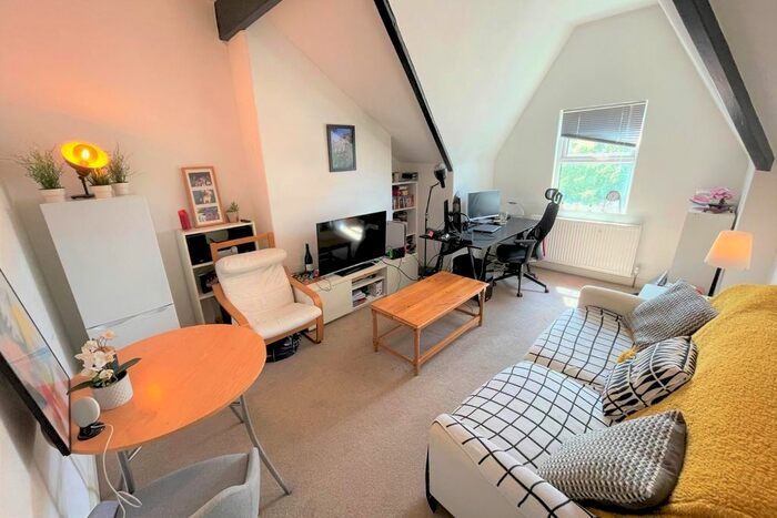 1 Bedroom Flat To Rent In Street Lane, Roundhay, Leeds, LS8