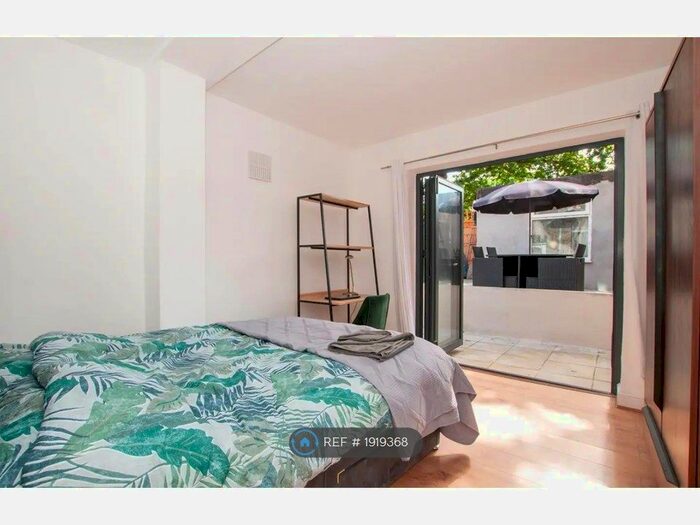 2 Bedroom Flat To Rent In Basement, London, SE22