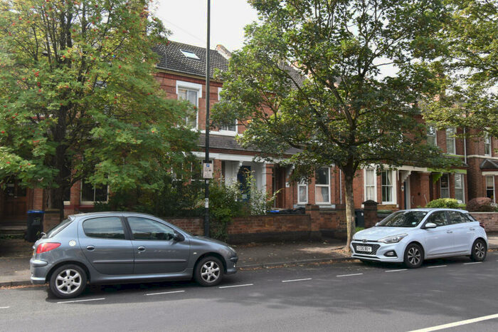 4 Bedroom Semi-Detached House To Rent In Radford Road, Leamington Spa, CV31