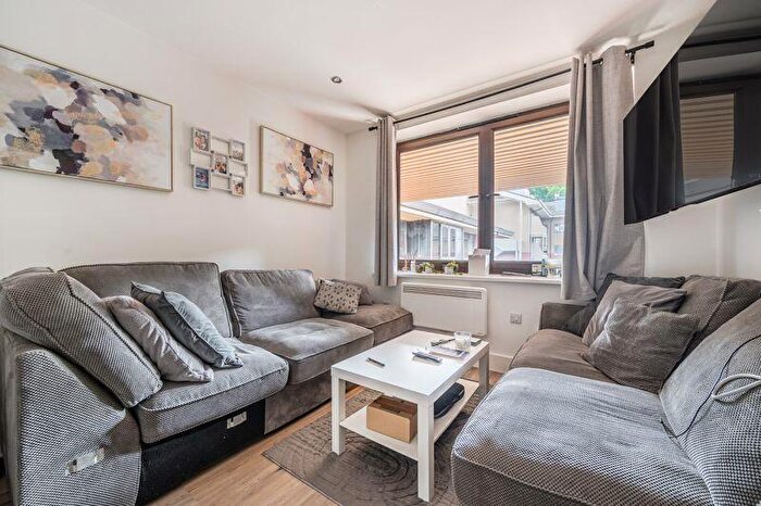 1 Bedroom Flat To Rent In Catteshall Lane, Godalming, GU7