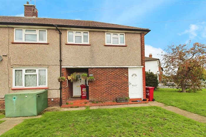 2 Bedroom Maisonette For Sale In Lower Cippenham Lane, Slough, SL1