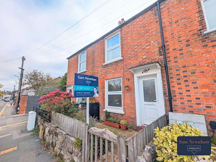 2 Bedroom Terraced House For Sale In Castle Road, Newport, PO30