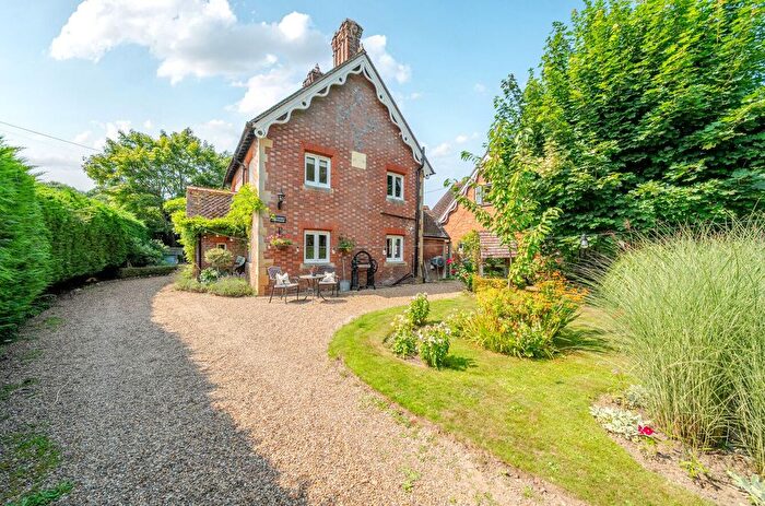 3 Bedroom Detached House For Sale In Hildenborough Road, Leigh, Tonbridge, TN11