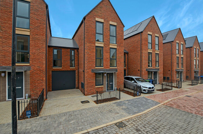 4 Bedroom Semi-Detached House To Rent In Deacon Drive, Trumpington, CB2