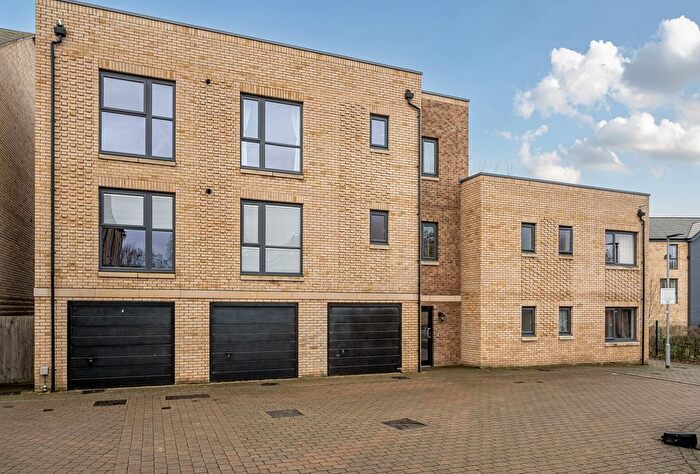 2 Bedroom Flat For Sale In Parchment Close, Mitcham, CR4