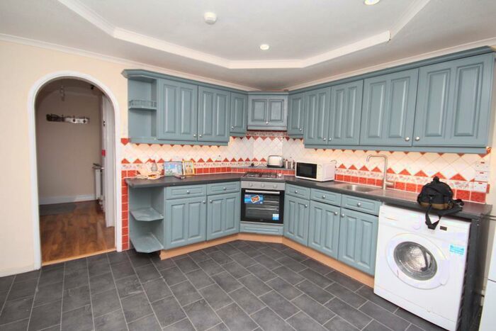 3 Bedroom Flat To Rent In Southwold Road, Clapton, London, E5