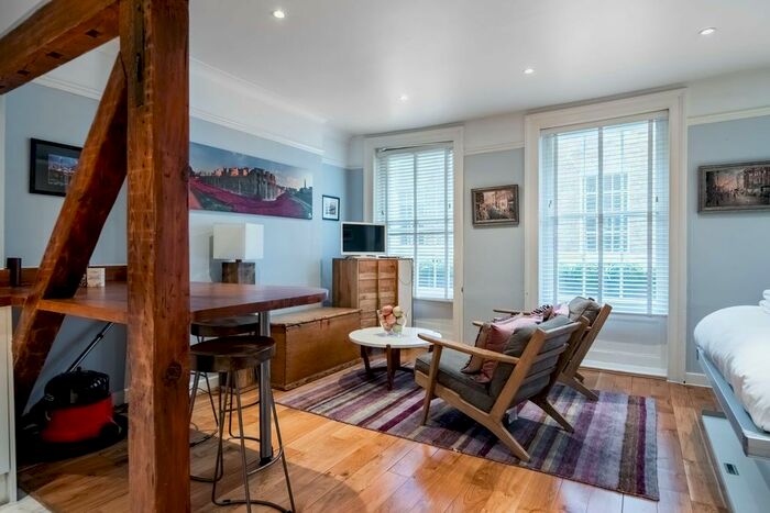 1 Bedroom Flat To Rent In New Row, London, WC2N