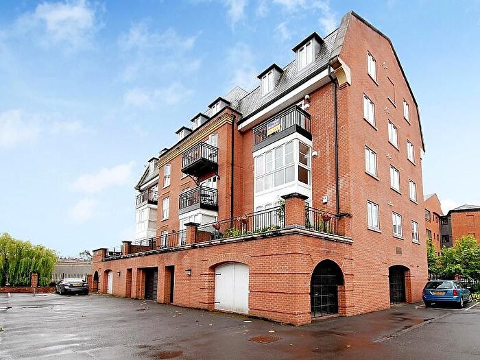 2 Bedroom Flat To Rent In Bear Wharf, Reading, RG1