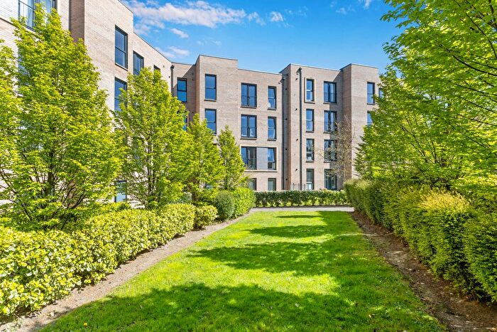 3 Bedroom Flat For Sale In (Flat ), Stanley Place, Abbeyhill, Edinburgh, EH7