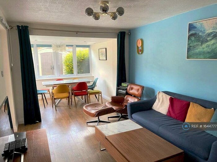 4 Bedroom Terraced House To Rent In Sweets Way, London, N20