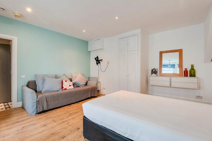 Studio To Rent In Collingham Place, Earls Court, London, SW5
