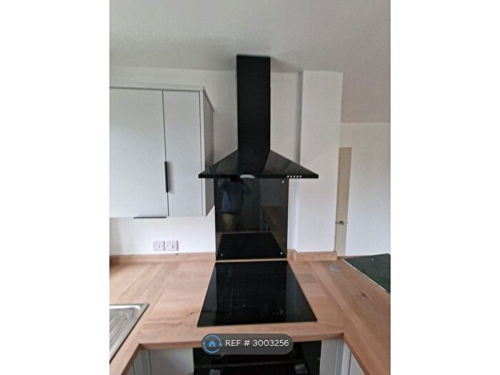 4 Bedroom Semi-Detached House To Rent In Printon Avenue, Manchester, M9