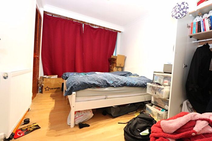 2 Bedroom Flat To Rent In Ashbourne Close, London, N12