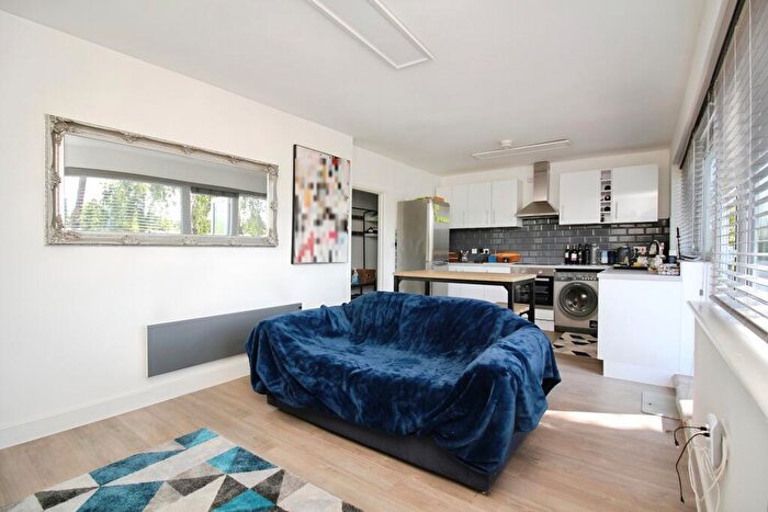 2 Bedroom Flat For Sale In Cherry Tree Court, Kirby Muxloe, LE9