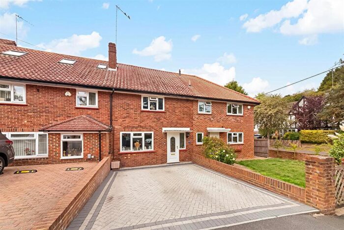 2 Bedroom Terraced House For Sale In The Glade, Coulsdon, CR5