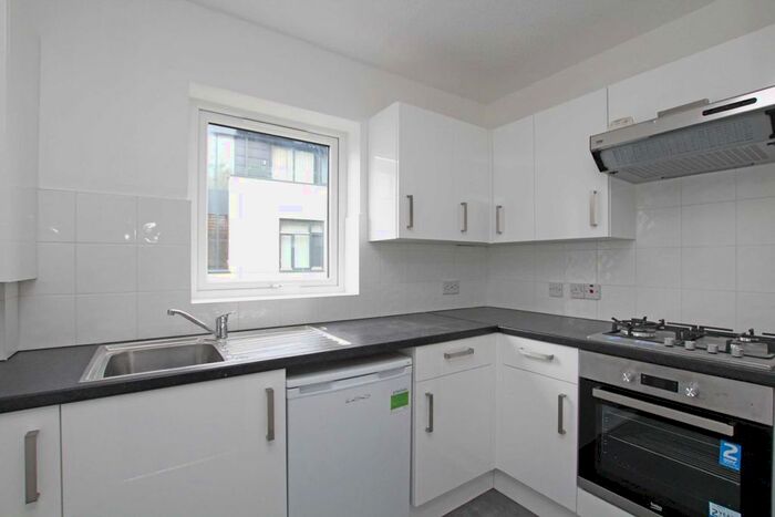 1 Bedroom Flat To Rent In Clifton Road, Kingston Upon Thames KT2