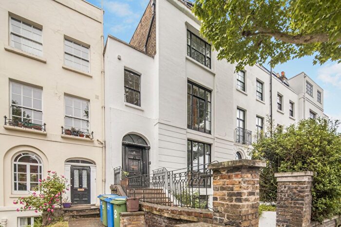 3 Bedroom Flat To Rent In Grove Lane, London, SE5