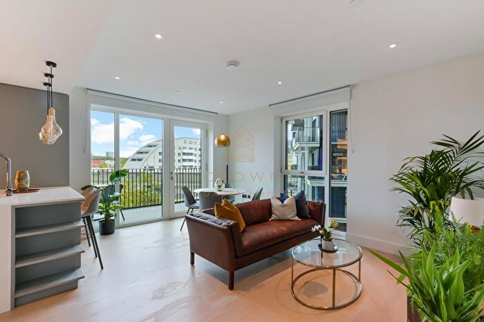 2 Bedroom Flat To Rent In Cascade Way, London, W12