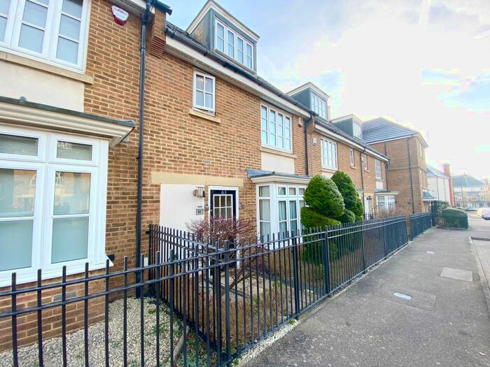 4 Bedroom Town House To Rent In Lady Aylesford Avenue, Stanmore, HA7