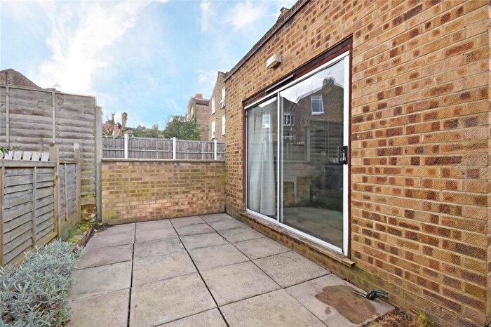 1 Bedroom Flat To Rent In Powerscroft Road, Hackney, E5