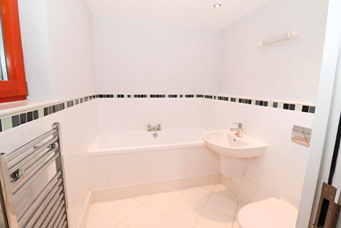 2 Bedroom Penthouse To Rent In The Gallery, Abbey End, Kenilworth, CV8