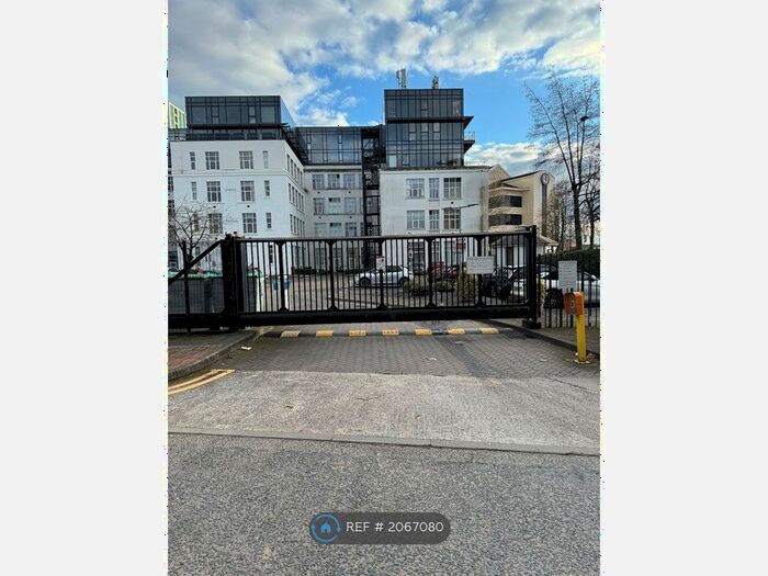 3 Bedroom Flat To Rent In Dock Office, Salford, M50