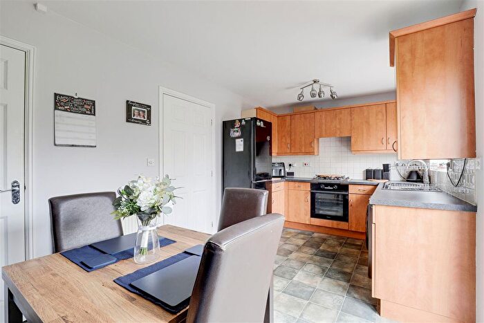 3 Bedroom Town House For Sale In Bramble Close, South Normanton, Alfreton, DE55