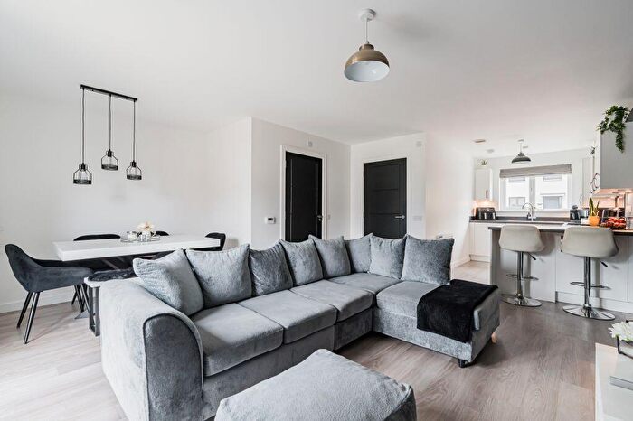 4 Bedroom Town House For Sale In Foxhall Gait, Kirkliston, EH29