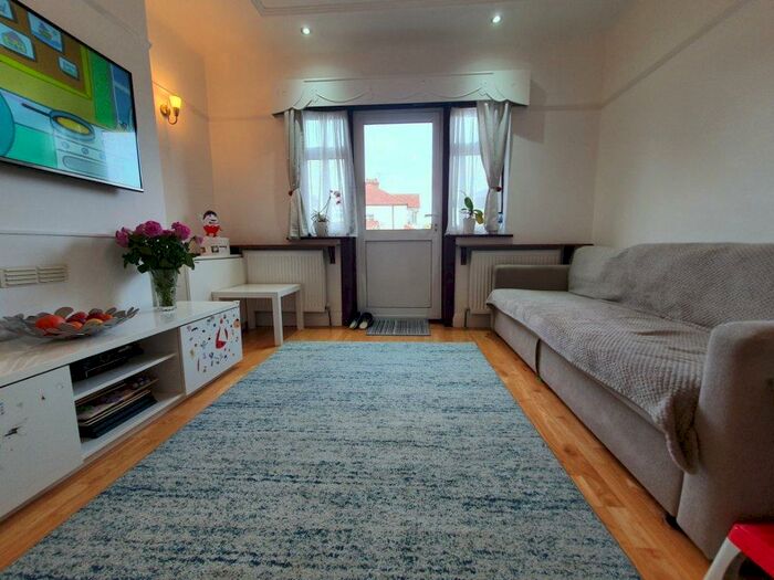 3 Bedroom End Of Terrace House To Rent In Kingshill Drive, Harrow, Middlesex, HA3