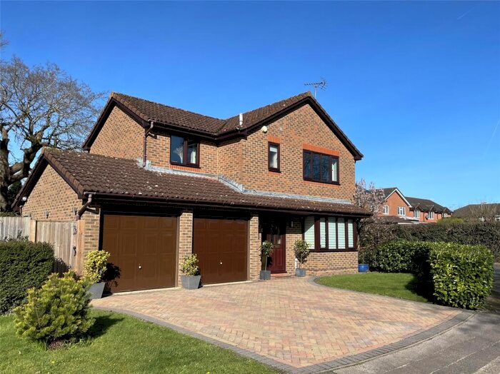 4 Bedroom Detached House To Rent In The Copse, Farnborough, Hampshire, GU14