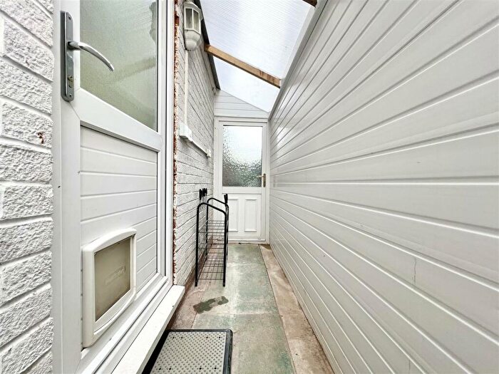 3 Bedroom Semi-Detached House For Sale In Wrekin Close, Halesowen, B63