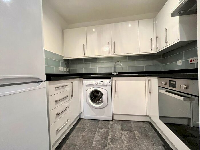 1 Bedroom Apartment To Rent In Hanson Close, Beckenham, BR3