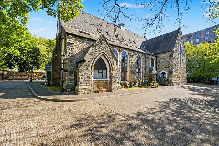 2 Bedroom Flat For Sale In St. James Court, Fore Street, London, N18