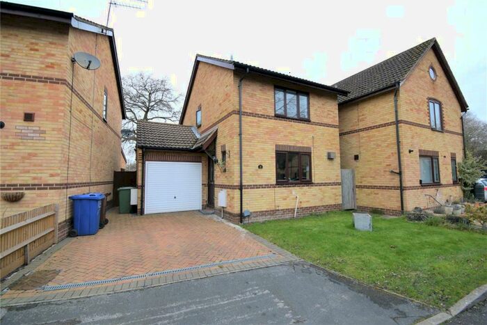 3 Bedroom Detached House To Rent In Newton Road, Farnborough, Hampshire, GU14