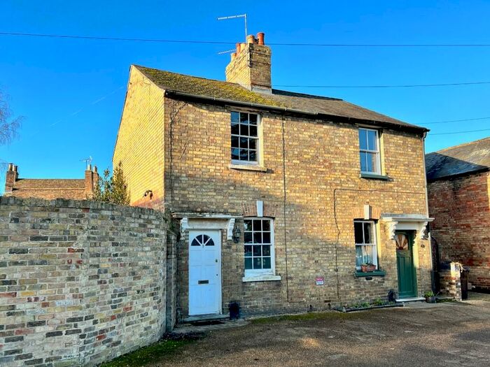 3 Bedroom Cottage To Rent In Church Place, Godmanchester, Huntingdon, Cambridgeshire, PE29