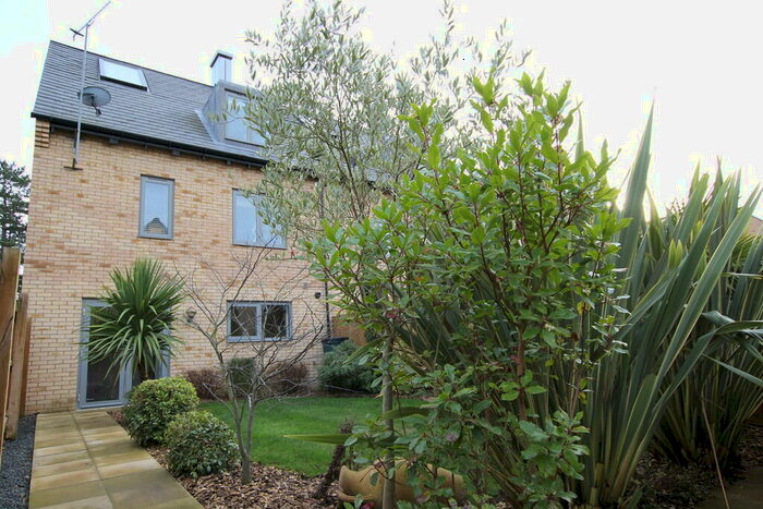 4 Bedroom Town House To Rent In Spring Drive, Trumpington, CB2