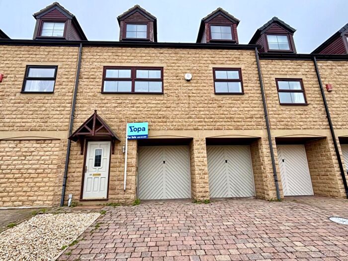 3 Bedroom Town House For Sale In Burnsall Mews, Silsden, BD20